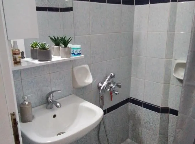 George House * Λάρισα